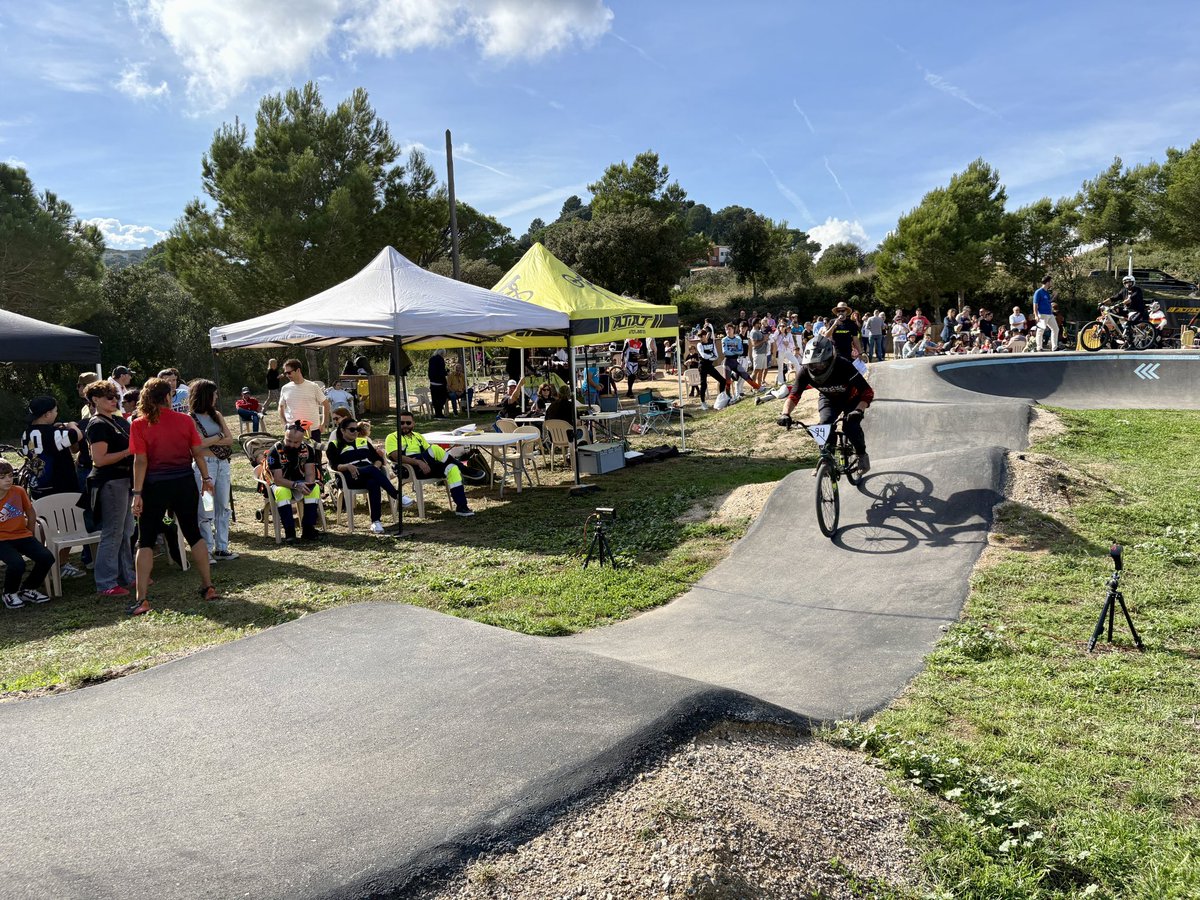 AjBegur's tweet image. 📢 El resum de la 3a edició del #BegurSobreRodes, la galeria fotogràfica, i les classificacions de la 5a Copa Catalana de Pumptrack, celebrats aquest cap de setmana al circuit de #pumptrack de #Begur, disponible a través de la nostra web: 
begur.cat/noticies/begur…