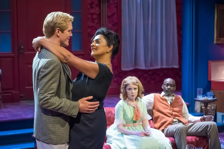 Who’s Afraid of Virginia Woolf? revival with Cathy Tyson releases production photos whatsonstage.com/news/whos-afra…