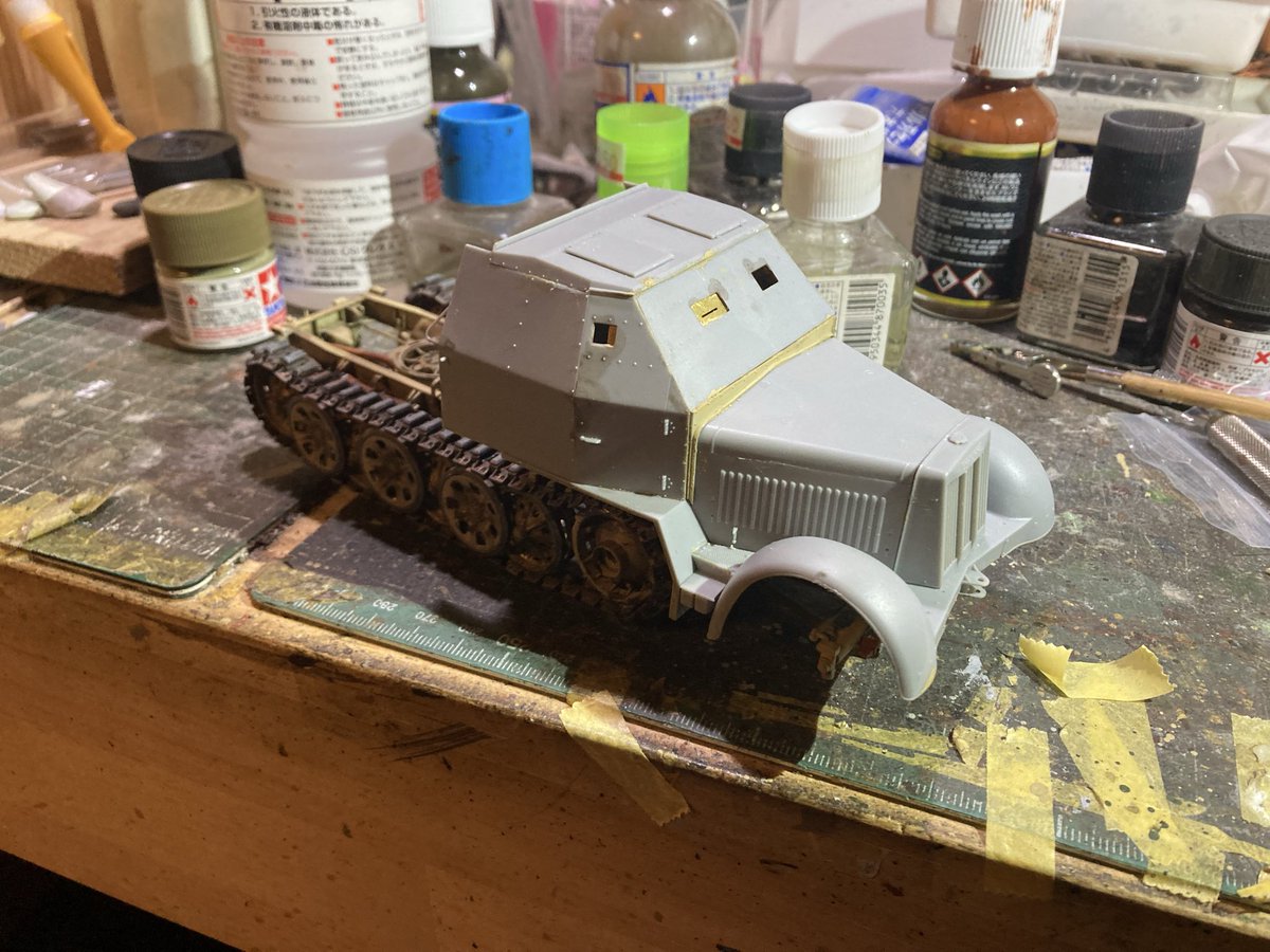 ドラゴン 1/35 SdKfz7/2 制作

キャブからエンジンフードの組み立て。
むずかしすぎるっ！(笑)
かなりムリやり合わせました。まだまだ技術不足なようです……修正は必要だなぁ
