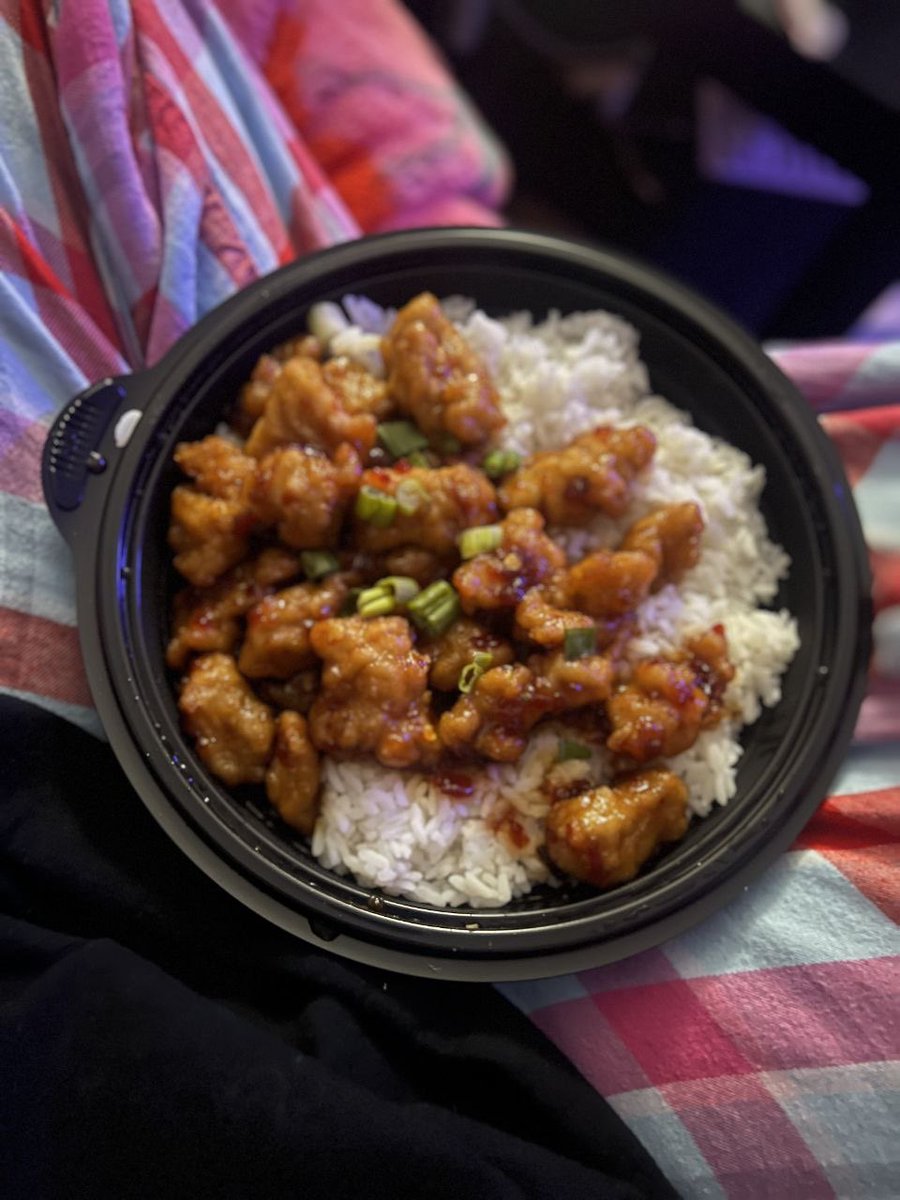 paulamillie34's tweet image. Who needs a table when your lap and some good food will do? 😄
 #DinnerVibes 
#TastyBites
 #FoodMood