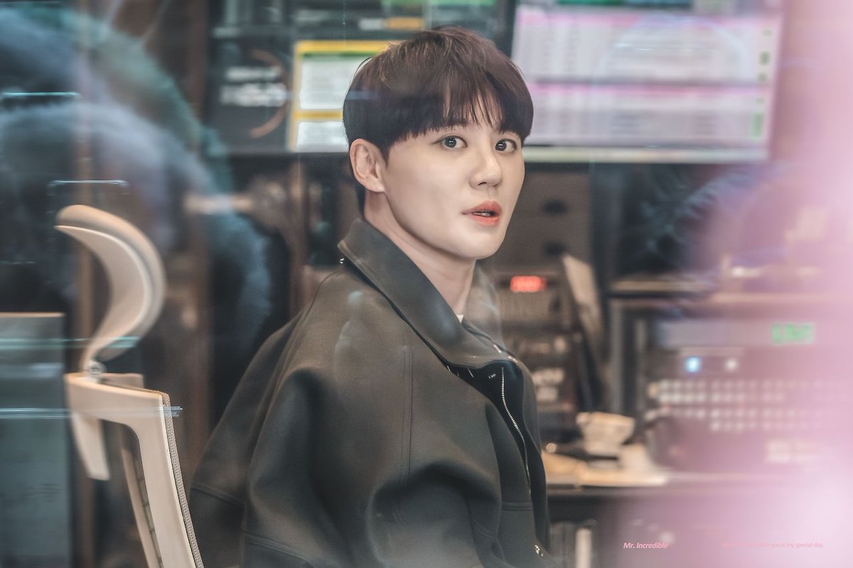 방송부 선배 .. 달칵..