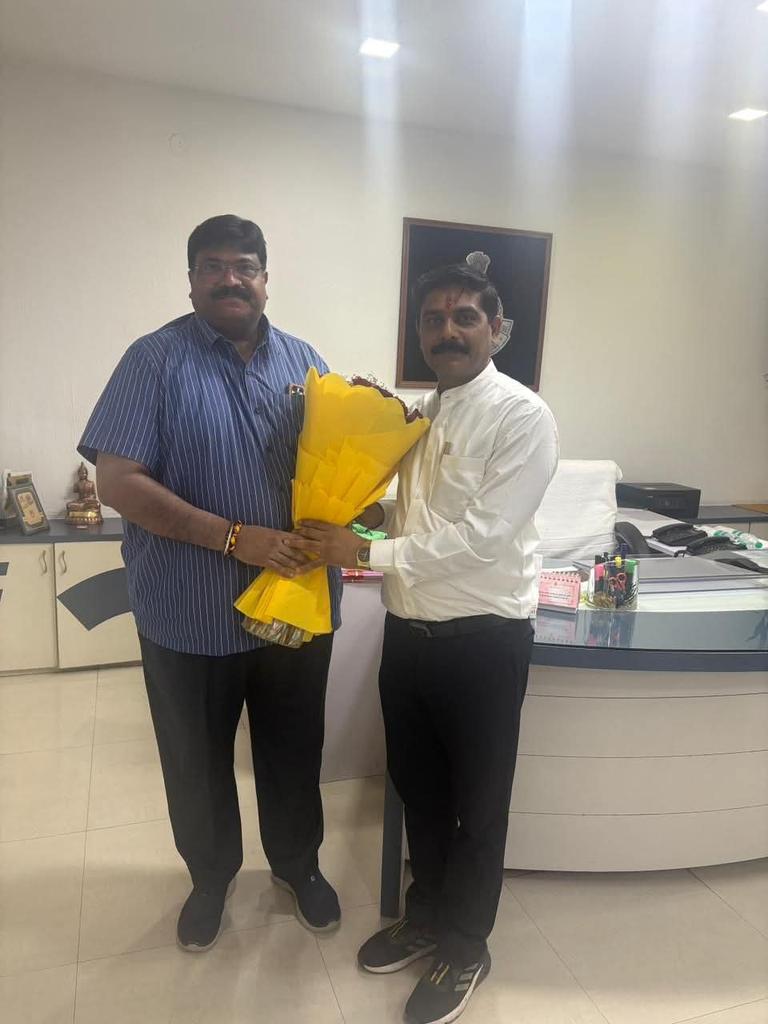 dsdeepaksharm11's tweet image. मेरे आदरणीय श्री उमेश जोगा जी आईपीएस अतिरिक्त पुलिस महानिदेशक(पुलिस महानिरीक्षक )उज्जैन को जन्मदिन की हार्दिक बधाई एवं शुभकामनाएं।। 🎂💐🙏🏻