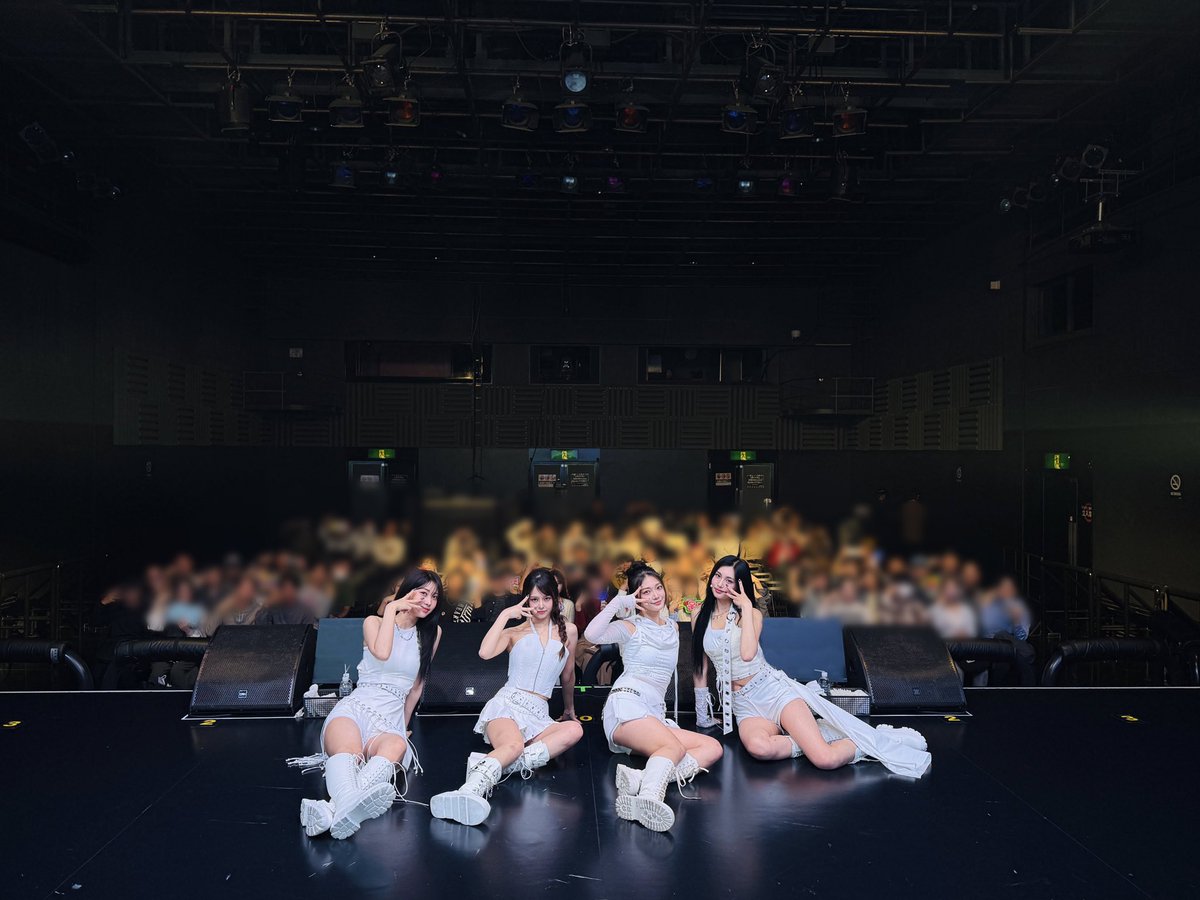 21.10.2025 оновлення офіційного твітера EVERGLOW 

"Ми нарешті повернулися до Японії❗️Осака, дякуємо вам за чудові спогади 💜 Зустрінемося на 2 фан-зустрічі🫶"

#EVERGLOW