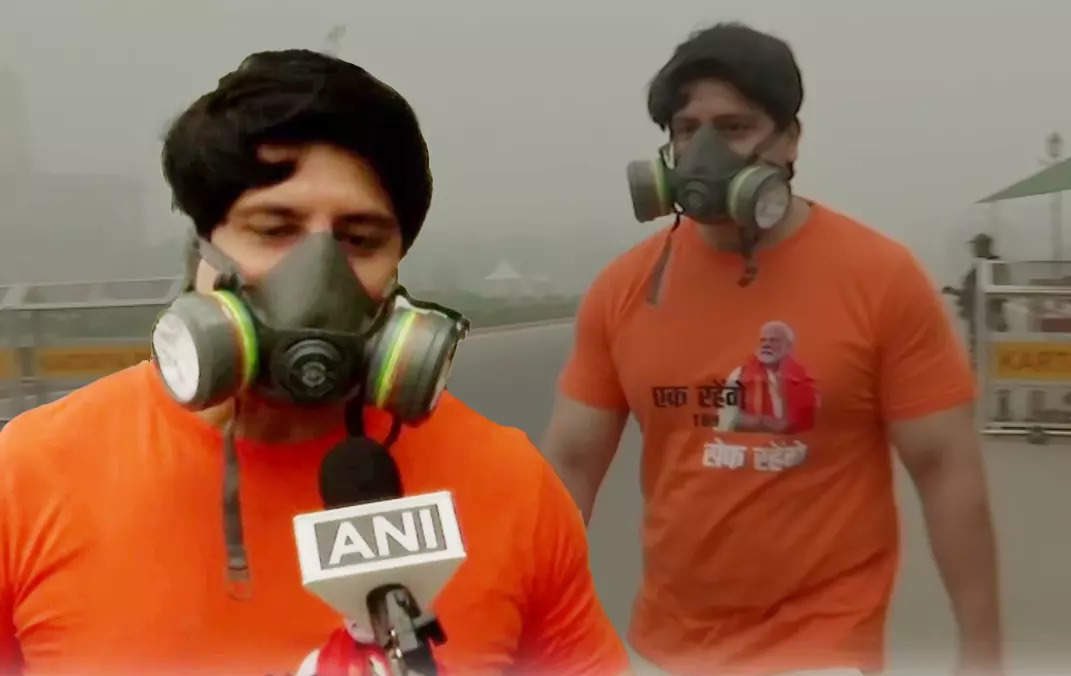 Gas mask पहनो बालक और देश के सामने अब बोल कर दिखाओ . पिछली सरकार में बहुत नौटंकी करी थी अब कर ना शहज़ाद पूनावाला
