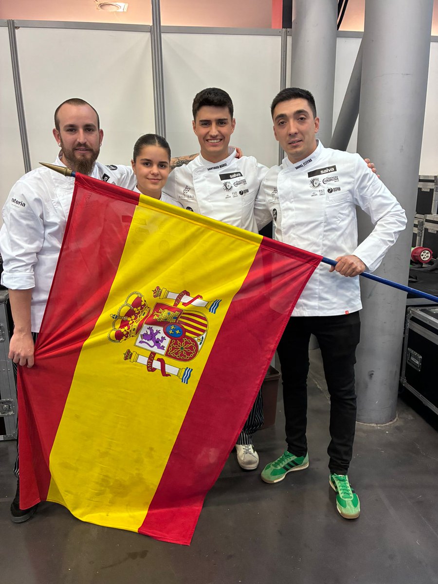 CEOPAN1's tweet photo. LA SELECCIÓN ESPAÑOLA🇪🇸🥖 DE PANADERÍA ARTESANA DE CEOPPAN, SUBCAMPEONA DE LA COPA DE EUROPA🥈🏆. Nota de prensa✍️👉⛓️: https://t.co/7BMkHxviIe
#espigas
#ceoppan
#nantes
#panaderia
#bolleria
#serbotel https://t.co/hHhJ5c1B8c