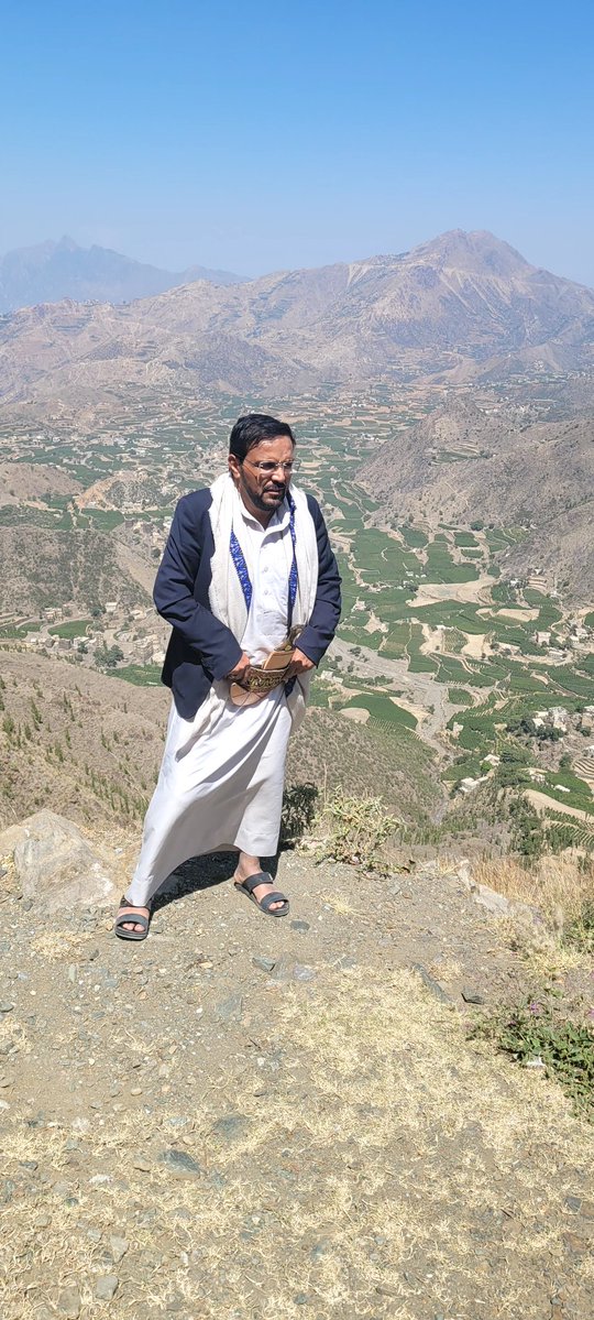 سلام على هذي البلاد وأهلها
والعذر من اصدقائي الذين التقيت بهم وحللت ضيفا عندهم فنشر الصور التذكارية معهم في هذه المرحلة يعد تفريط واكتفي بتقديم الشكر والعرفان لهم جميعا وبحمد الله كانت رحلة مباركة وزيارة استثنائية لمقام شهيدنا المقدس وصعدة التاريخية واهلها الطيبين الكرما العظماء