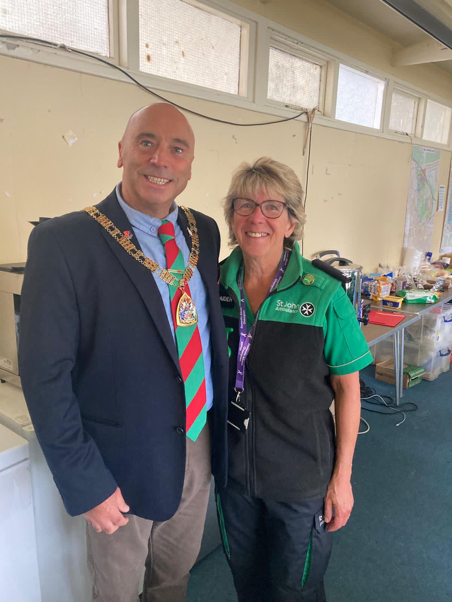 #ERChairman was delighted to meet the incredible @StJohnAmbulance volunteers at #HullFair2025
Their tireless work delivering first aid and keeping thousands safe was truly inspiring. Thank you for your compassion, professionalism and community spirit! 👏
#Hull #EastRiding