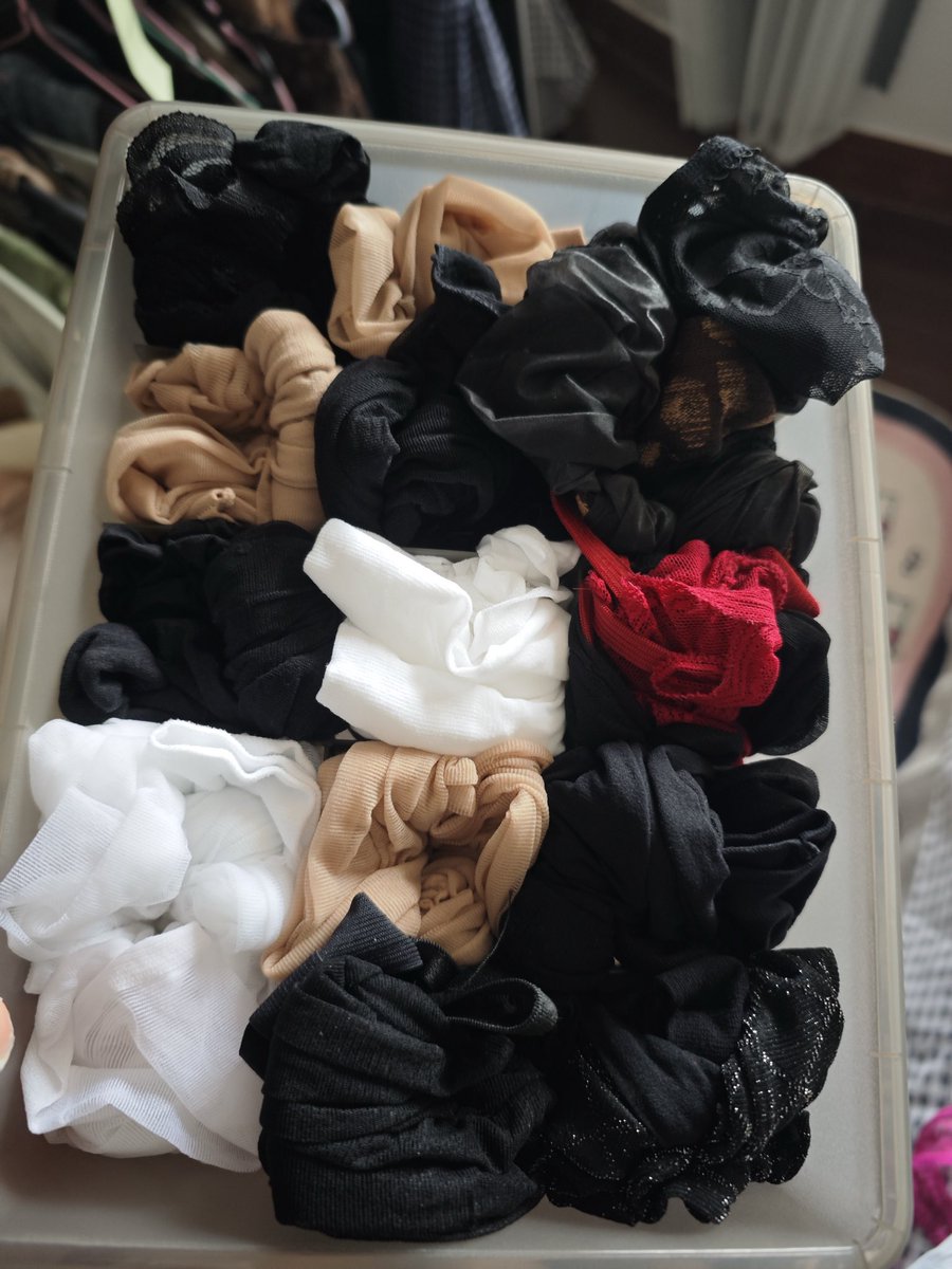 原味贴身衣物抽奖ing
参与方式：转推➕评论
抽中不包邮喔（中奖的我会私信）
奖品：原味内内4 丝袜5 胸罩1(奖品随机）
明天开奖~~ #原味抽獎