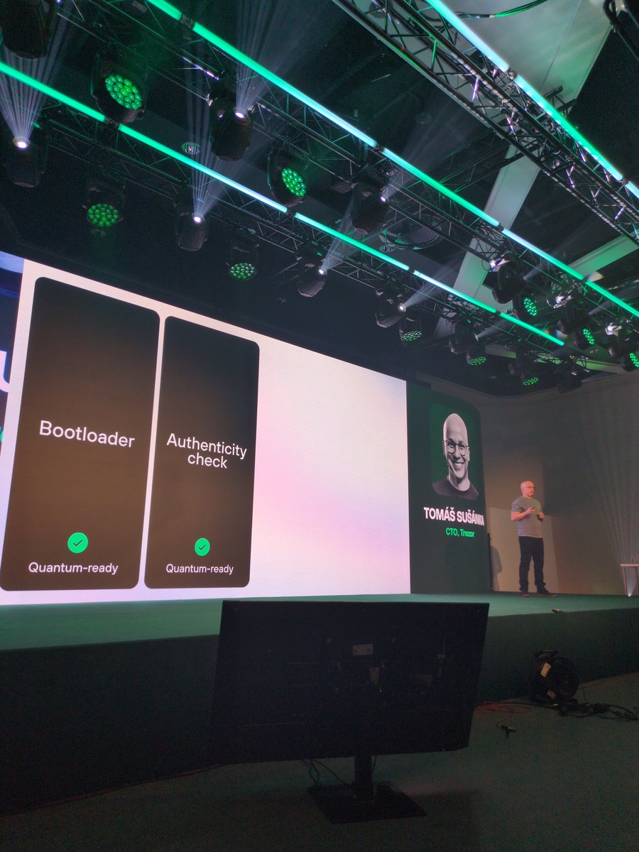 Aclarado, la protección "Quantum" es en la firma del bootloader y del check de autenticidad del dispositivo. Esas firmas son crypto post Quantum. 

En otras palabras, con ordenadores cuánticos no podrían encontrar la privkey con la que firman los firmwares y dispositivos