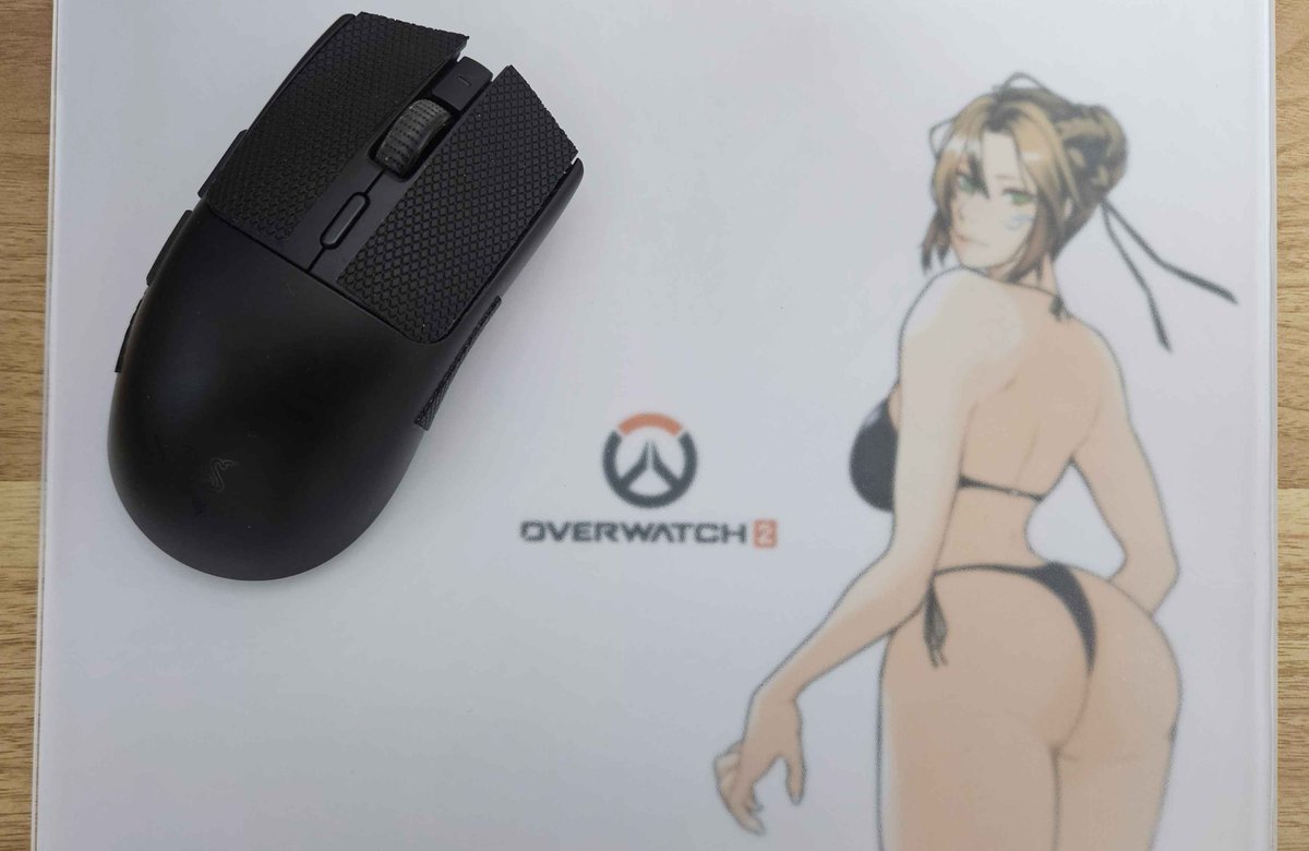 그린그림으로 마우스패드를 만들엇당 히히