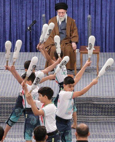 پرچمدار تمدن و فرهنگ ایـران ...