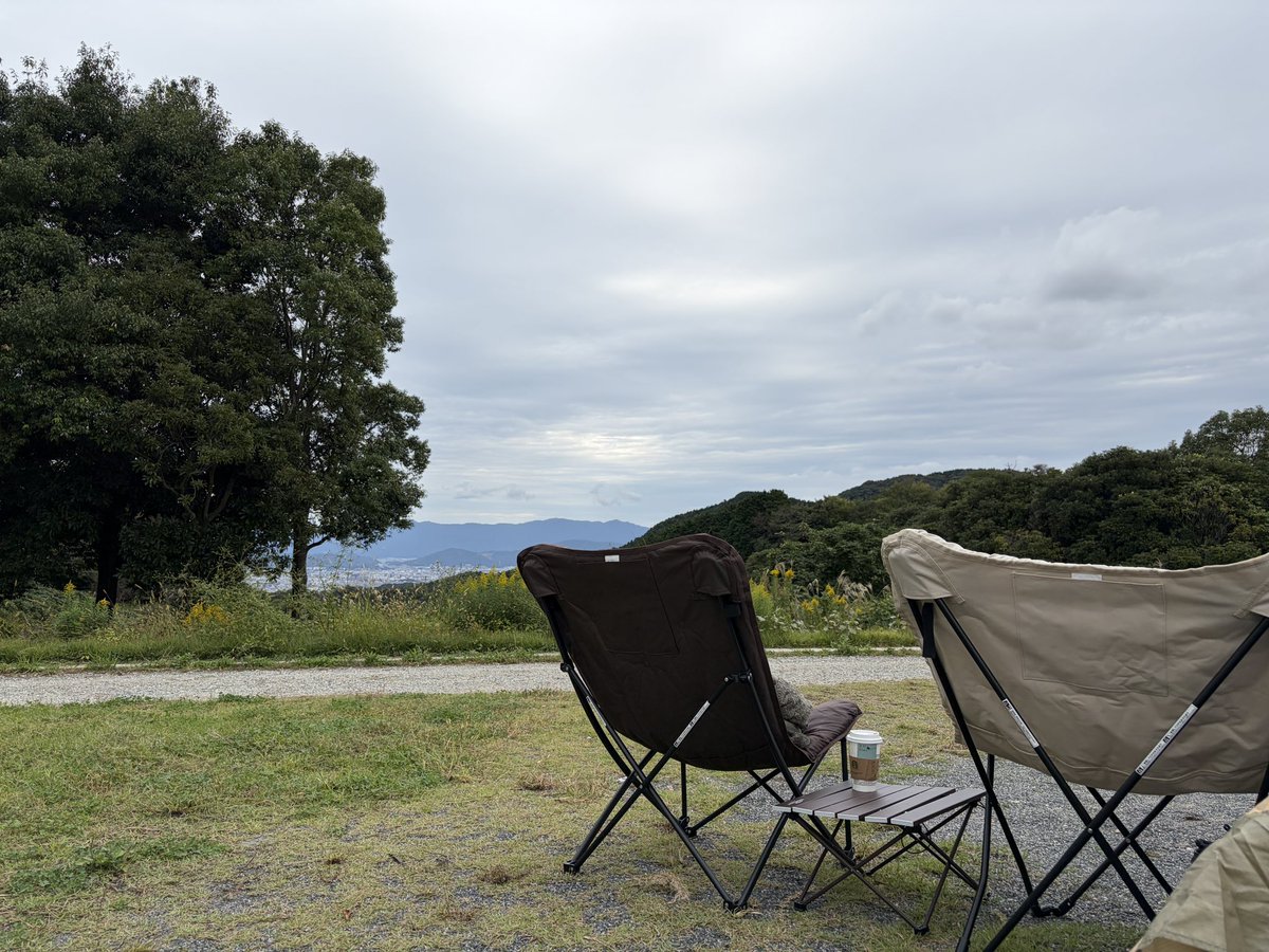 本日は妻とABURAYAMA FUKUOKAにてデイキャンプ。サクッとテント設営してアヒージョ。ここは福岡市内に位置しててさらに平日1人¥1,100〜とお手頃価格で利用できるのもありがたい。またキャンプ場から歩いて5分の距離にスタバがあるのも強い。良いリフレッシュができました😊