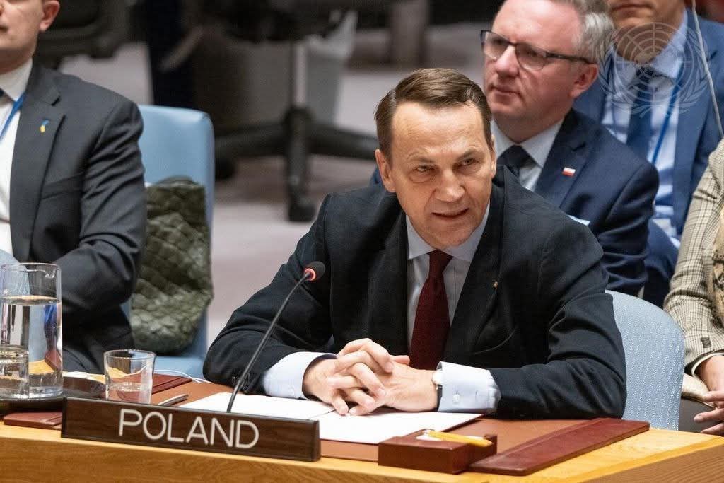 ‼️🇵🇱👊🇷🇺"We cannot give Russia any guarantee that if Putin’s plane flies over our territory, we won’t detain him." — Radosław Sikorski.

See the latest updates with us: <a href="/visionergeo/">Visioner</a>