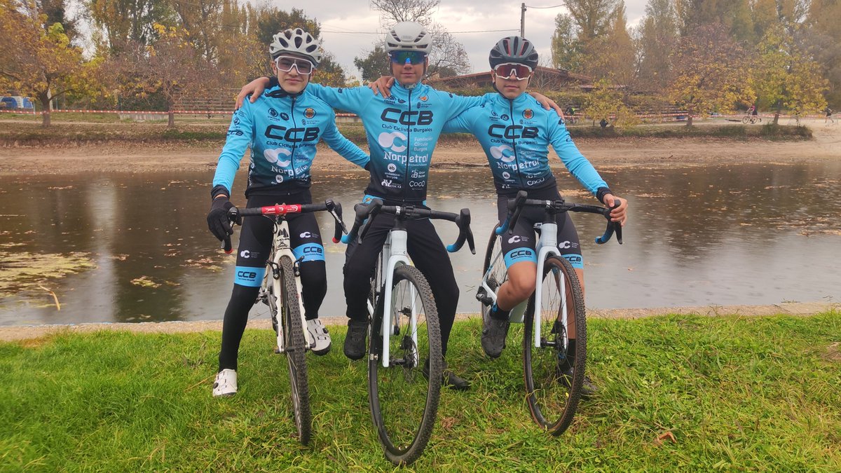 🚵🏽‍♂️#EscuelaCCB #CadetesCCB | Nuestros "chicos mayores" que dejan la competición de edad escolar y en la temporada de #ciclocross compiten en la que será su próxima categoría también participaron en #CXMedina y #CXVillarcayo con mucho esfuerzo y buenas clasificaciones
Enhorabuena‼️