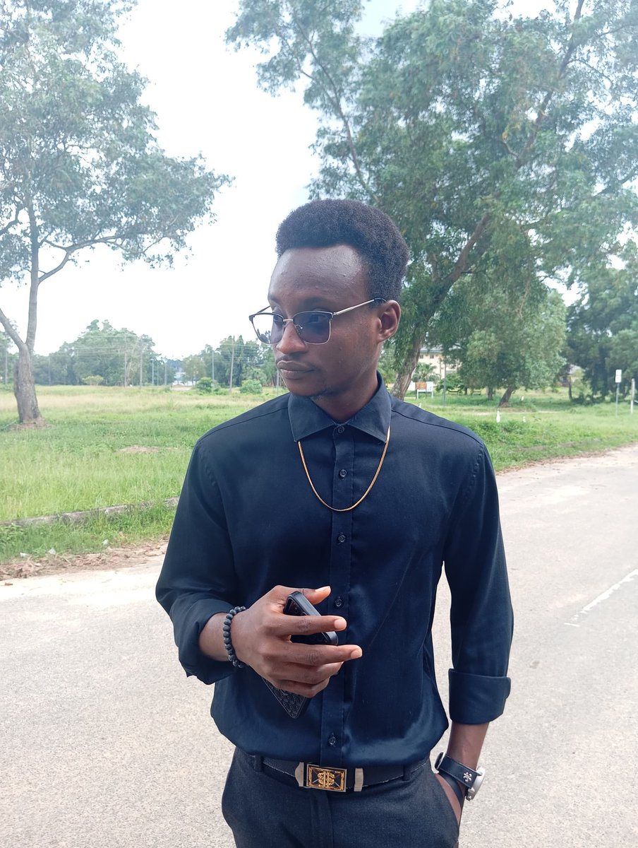 Mrhii_offical's tweet image. Believe it or not, I myself still can&apos;t 😂.
I just landed THREE jobs last week,  Frontend, Backend, Blockchain just name it.🤧😂

Those late nights grinding do pay off. cheers to the grind and cheers to more heights.

 #DevSuccess #HustlePays #Grateful