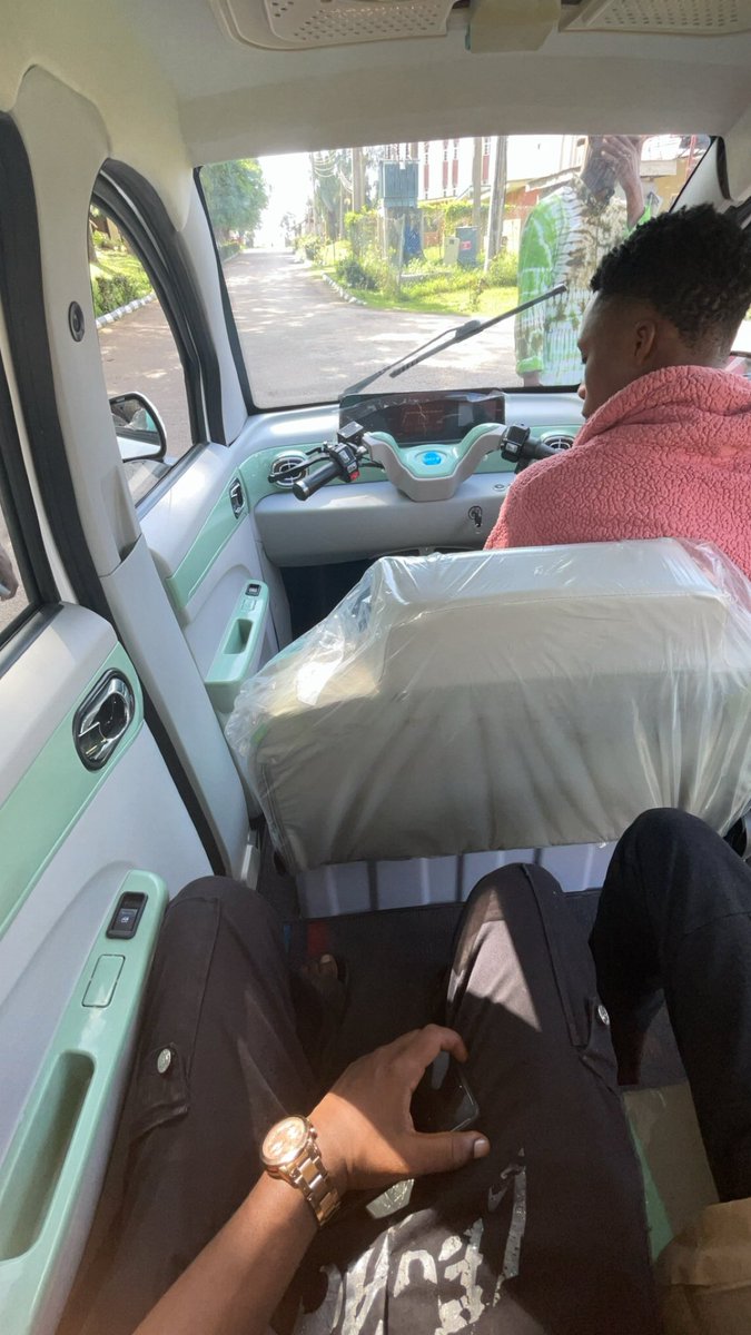 kofoistired's tweet photo. Hotboxing in the back of my NEW AGE KEKIZZY https://t.co/zgj4IbGrG7