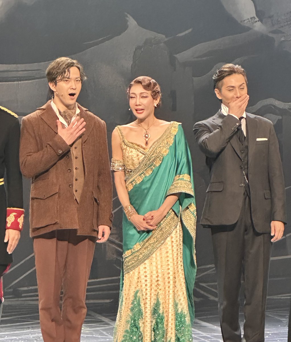 Springhorse_45's tweet image. 本日のマタハリ　マチネ

今日のスペシャルカーテンコールの皆さんが色々可愛いくて癒されました🥰

「またマタ・ハリ」の柚希さんのご挨拶にハッとする翔真くん笑