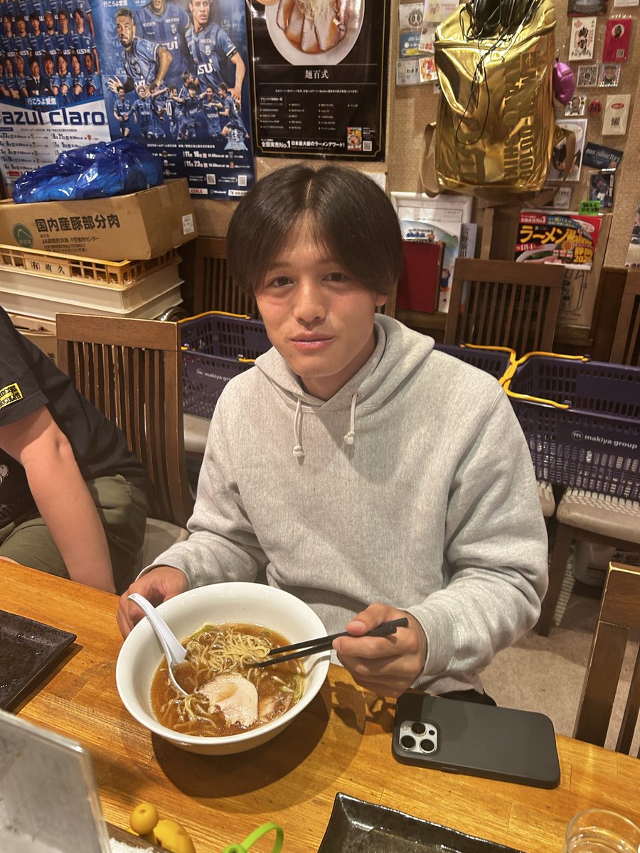 アスル川村選手来店中！

彼ね　すごくいい身体してんすよ！