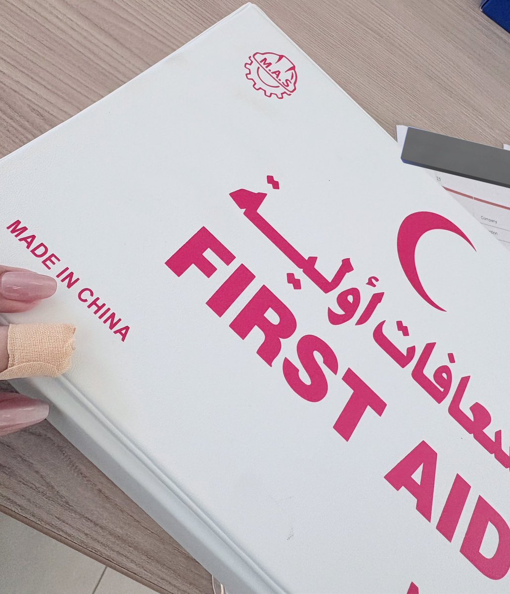 لا بس الدوام جايبين لي بوكس كامل للإسعافات الأولية عشان طرف اصباعي انجرح..

مبالغة مقبولة 💯