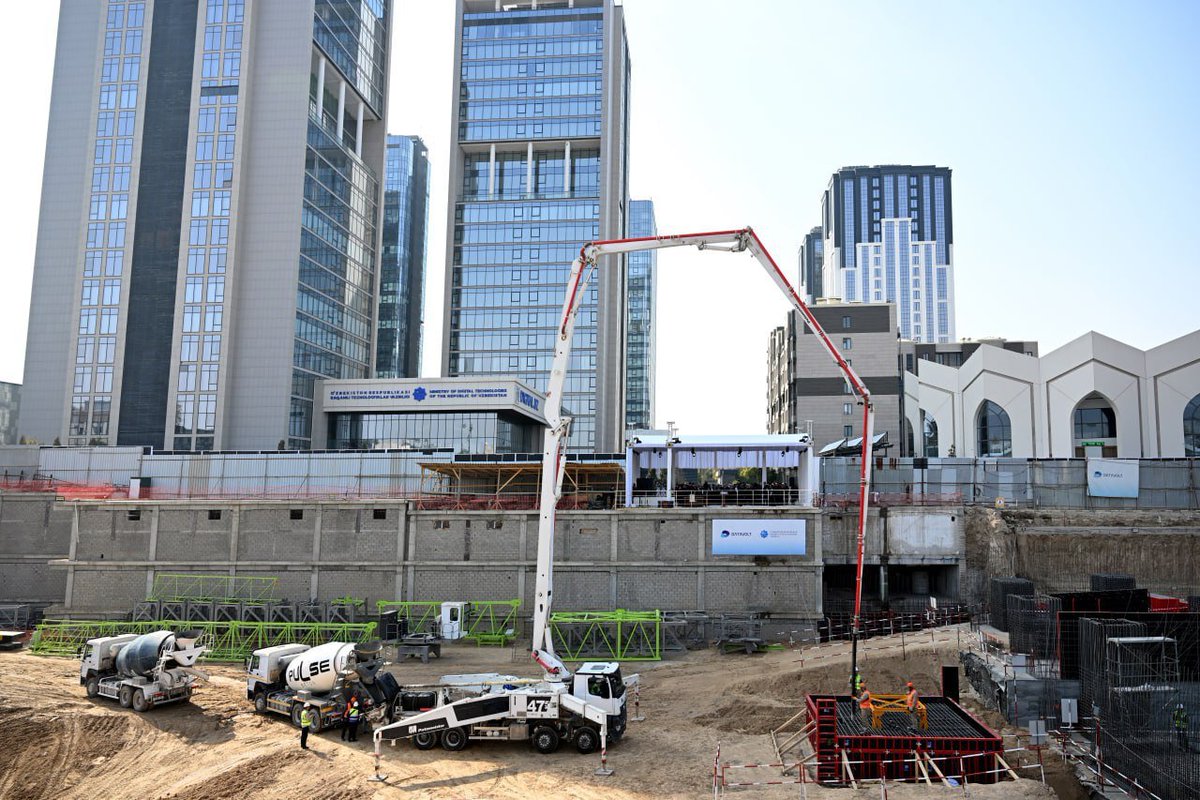 Mirziyoyev lays foundation stone for second phase of IT Park project

Read more  👉qalampir.uz/en/n/125878