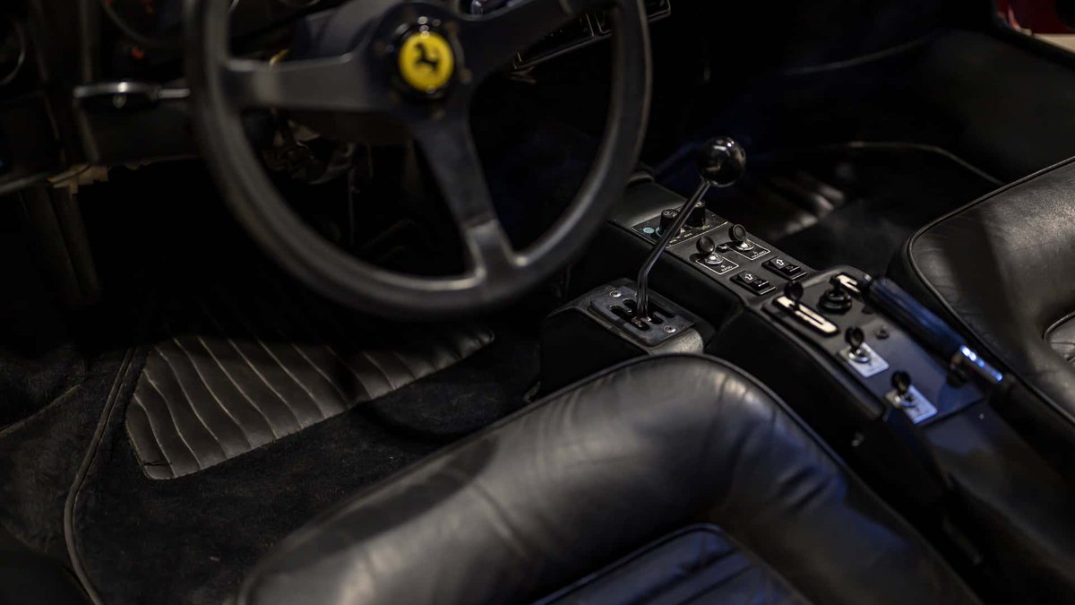 autobondtr's tweet photo. Koenig Specials’ın Tasarladığı Klasik Ferrari 512 BBi Satışta!

1980’lerin performans tutkusunu yeniden hatırlatacak bir efsane geri döndü: yalnızca 30 adet üretilen Ferrari 512 BBi Koenig Specials, açık artırmaya çıkıyor! Alman modifikasyon devi Koenig, bu özel modelde Ferrari’nin safkan ruhunu güç, cesaret ve agresif tasarımla birleştirmişti. 
 1983 model bu özel araç, orijinal Koenig parçalarıyla mükemmel durumda.Kısacası bu Ferrari, 80’lerin mühendislik cesaretini bugüne taşıyan bir koleksiyon efsanesi.

#Ferrari #KoenigSpecials #KlasikOtomobil #Ferrari512BBi
