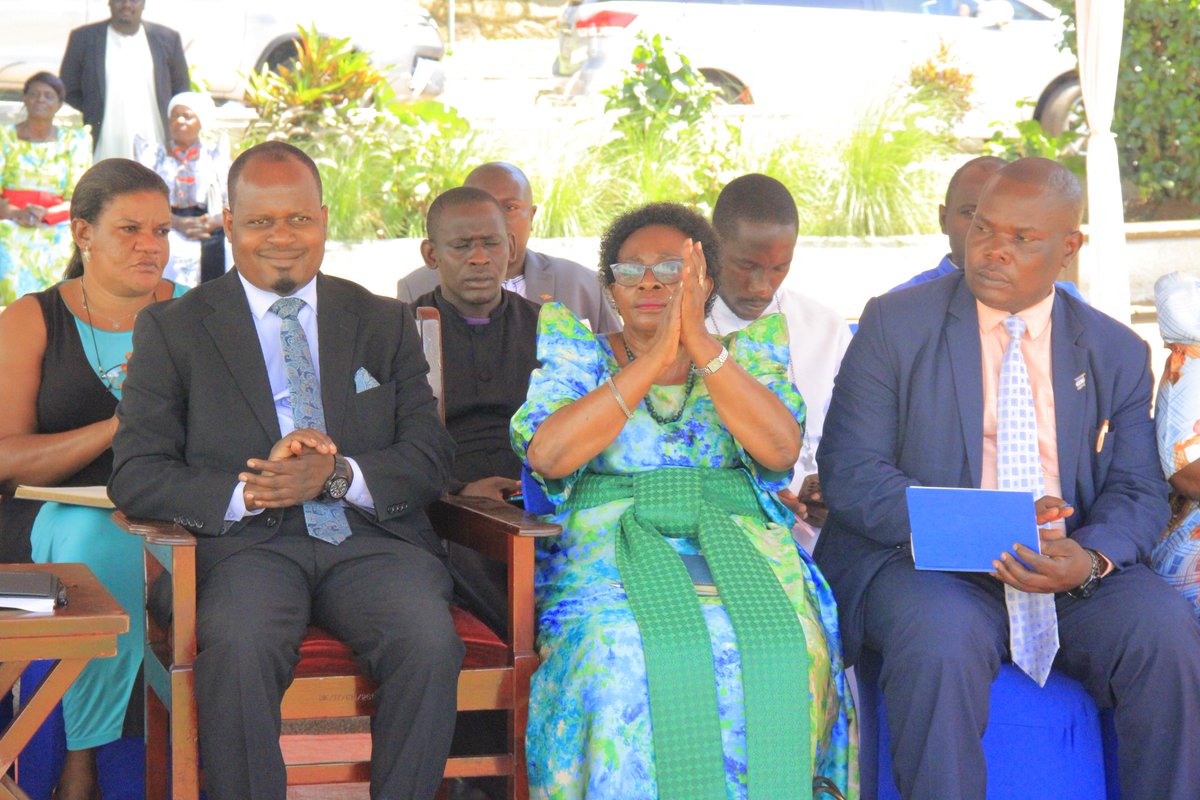 BugandaKingdom_'s tweet image. #LuwaloLwaffe2025: Abantu ba Kabaka okuva mu masaza; Busujju, Kyaggwe, Bugerere ne Kyaddondo- eggombolola Mumyuka Kamengo, Mut. VII Kawolo, Mumyuka Maanyi, Ssaabaddu Malangala, Ssaabawaali Butayunja, Ssaabagabo Kakindu ne Ssaabagabo Lufuka bakiise embuga.
Minisita @KazibweIsrael…