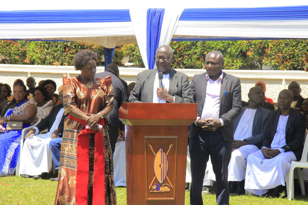 BugandaKingdom_'s tweet image. #LuwaloLwaffe2025: Abantu ba Kabaka okuva mu masaza; Busujju, Kyaggwe, Bugerere ne Kyaddondo- eggombolola Mumyuka Kamengo, Mut. VII Kawolo, Mumyuka Maanyi, Ssaabaddu Malangala, Ssaabawaali Butayunja, Ssaabagabo Kakindu ne Ssaabagabo Lufuka bakiise embuga.
Minisita @KazibweIsrael…