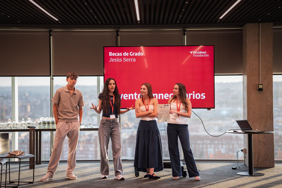 Fund_Occident's tweet photo. 🚀 Hace unos días, celebramos la primera formación presencial para nuestros #BecadosJS, donde aprendieron a combatir la desinformación, realizaron actividades de networking, descubrieron la metodología DISC y afrontaron un reto colaborativo 🙇♀️ https://t.co/SbL0ht7Q1Q