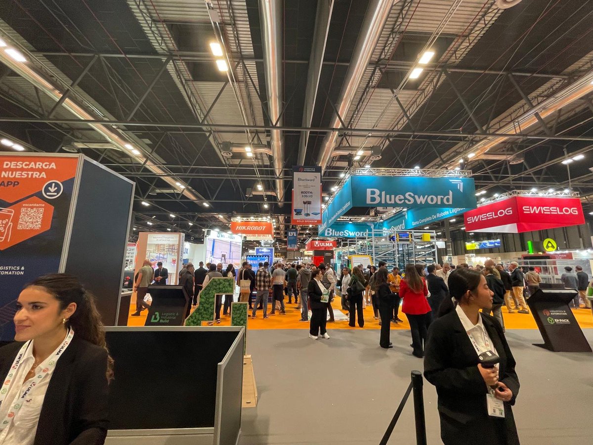 Copicanarias's tweet image. Nuestro equipo pasó la semana pasada por #LogisticsAutomationMadrid para descubrir lo último en #Automatización y #Digitalización para el sector de la #Logística 🚀 y traerlo a las empresas canarias del sector💡

 #Tecnología #Innovación