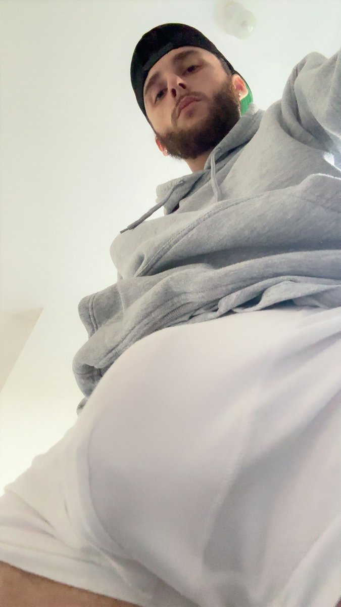 Want to Sniff daddy’s big thick bulge 🍆 🐽 

Then open that wallet loser, your words mean nothing, your cash does the talking 💳💷