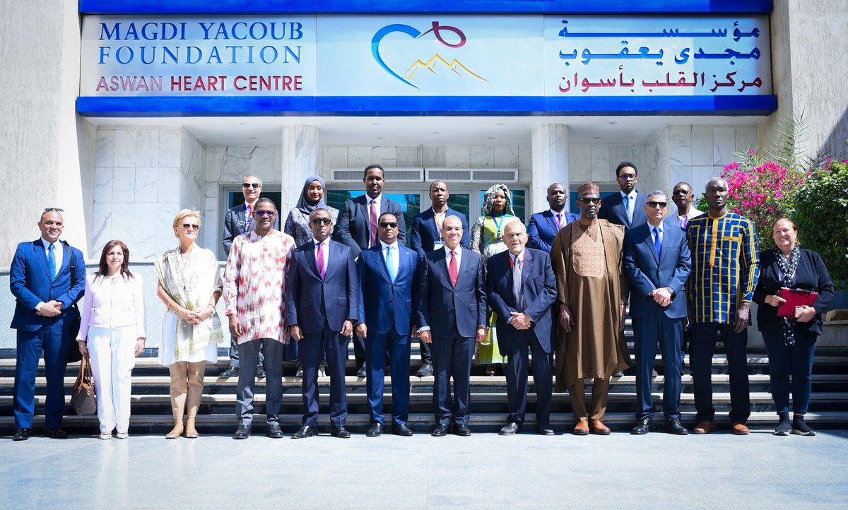 En compagnie de SEM Karamoko Jean Marie TRAORE, Ministre des Affaires étrangères du Burkina Faso, je me suis rendu le 20 octobre 2025 au Centre Magdi Yacoub en République Arabe d'Égypte.

Cette visite s’inscrit dans le cadre de notre stratégie de diplomatie sanitaire. Nos