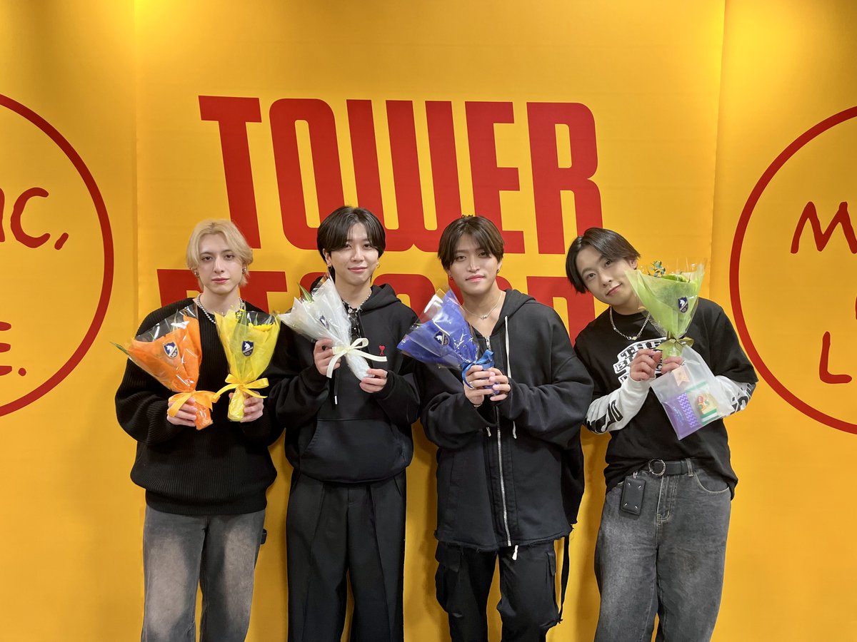 TOWERTAKASAKI's tweet photo. 【#remainVapour】

昨日remainVapourさんがご訪店くださいました✨✨

タワ高では今まで12回イベントをしていただき、その分たくさんの思い出があって…本当に寂しいです…😭😭😭

最後まで高崎を好きでいてくれてありがとうございました‼️
Last Stageの成功を心から祈っています💙🧡🤍💛💚 https://t.co/sIa2KLmR5g