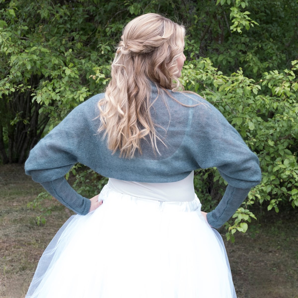 Soft mohair &amp; silk wedding bolero 🤍   Handmade puff sleeve shrug — elegant warmth for weddings or evenings.   #WeddingBolero #Mohair #Silk #Handmade #Knitwear 

etsy.me/3NWzRAq
