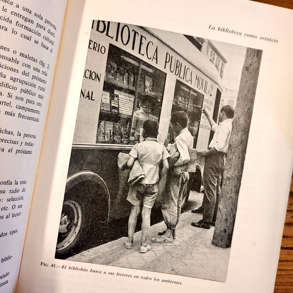 bibliotecas_MF's tweet image. 🏛️💥 Para celebrar o #DíaDasBibliotecas2025 #ContraADesinformaciónBibliotecas #LibraryDay, no Seminario de #Mondoñedo recollemos unha pequena mostra bibliográfica sobre #bibliotecas. A ver que vos parece!

Atoparades + fotos no instagram.com/bibliomondoned…

FELIZ DÍA!!!!! ⭐⭐⭐⭐⭐