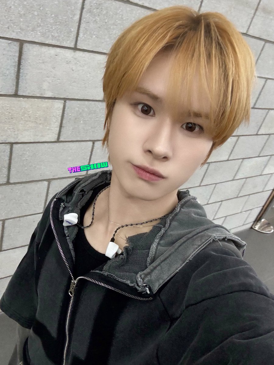 theshow_offcl's tweet image. [★390회 더쇼초이스 후보③]
더쇼 오버드라이브 상태 (OVERDRIVE mode)
1. TWENTY FOUR SEVEN 투어스의 오버드라이브 무대를 보며 비주얼 무한 반복 감상, 가사를 흥얼거리는 자신도 모르게 과몰입한 현생에 집중하기 어려운 상태

#THESHOW #OVERDRIVE #TWS @TWS_PLEDIS