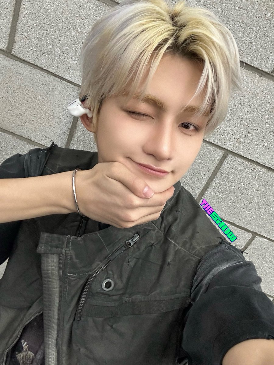 theshow_offcl's tweet image. [★390회 더쇼초이스 후보③]
더쇼 오버드라이브 상태 (OVERDRIVE mode)
1. TWENTY FOUR SEVEN 투어스의 오버드라이브 무대를 보며 비주얼 무한 반복 감상, 가사를 흥얼거리는 자신도 모르게 과몰입한 현생에 집중하기 어려운 상태

#THESHOW #OVERDRIVE #TWS @TWS_PLEDIS