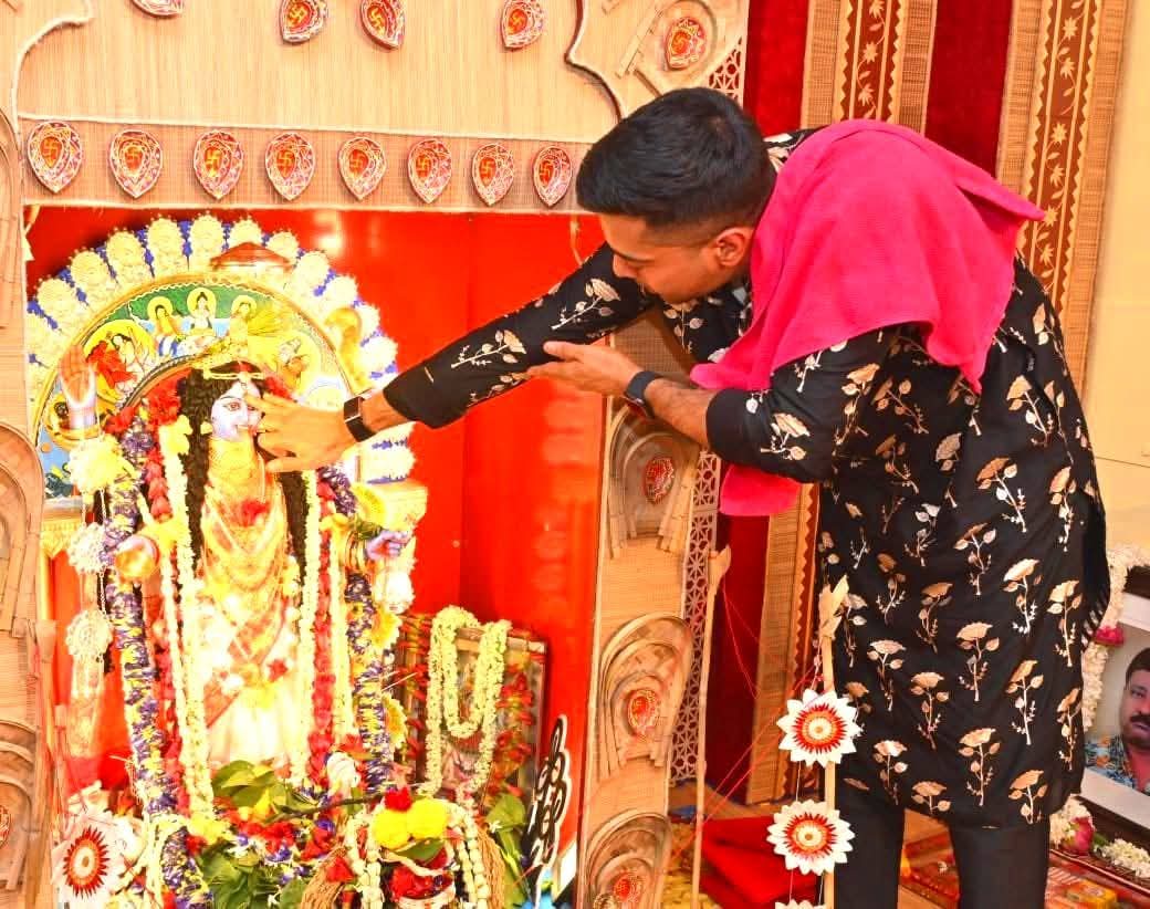 SUBHRAROYCHOWD9's tweet image. মুখ্যমন্ত্রী মমতা বন্দ্যোপাধ্যায়ের বাড়ীর প্রতিমার কিছু শ্রেষ্ট দৃশ্য ❤️❤️
#MamataOfficial 
#abhishekaitc