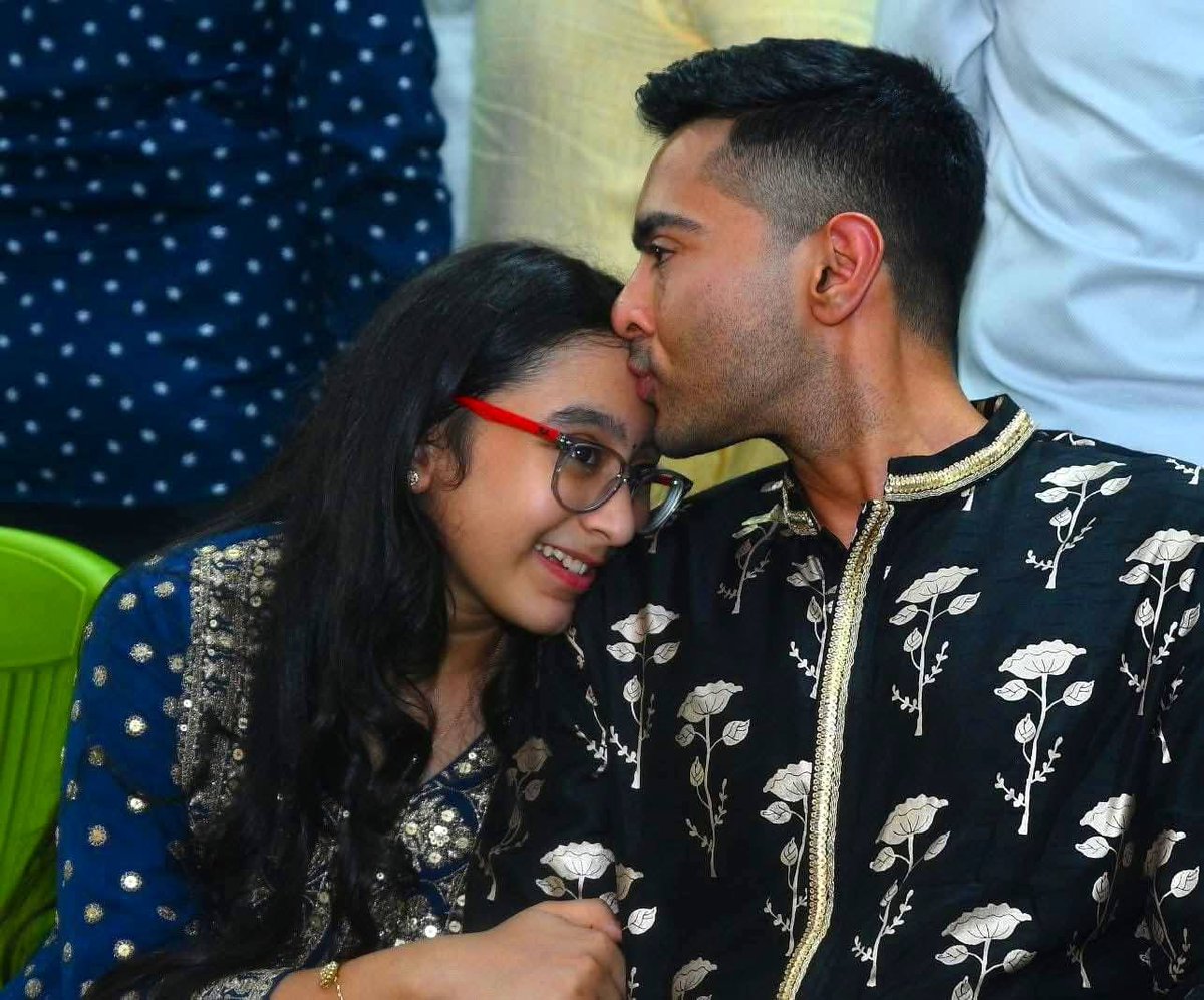 SUBHRAROYCHOWD9's tweet image. মুখ্যমন্ত্রী মমতা বন্দ্যোপাধ্যায়ের বাড়ীর প্রতিমার কিছু শ্রেষ্ট দৃশ্য ❤️❤️
#MamataOfficial 
#abhishekaitc