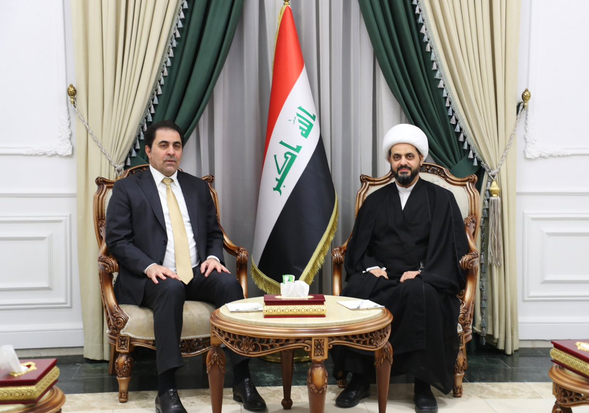 الشيخ الأمين يستقبلُ النائب الأول لرئيس مجلس النواب محسن المندلاوي

استقبل الأمينُ العام لحركة عصائب أهل الحق، سماحة الشيخ قيس الخزعليَّ، في مكتبه ببغداد، السيد محسن المندلاوي النائب الأول لرئيس مجلس النواب.

وجرى خلال اللقاء بحثُ مستجداتِ الشأنِ السياسيِّ والأمنيِّ في البلادِ،