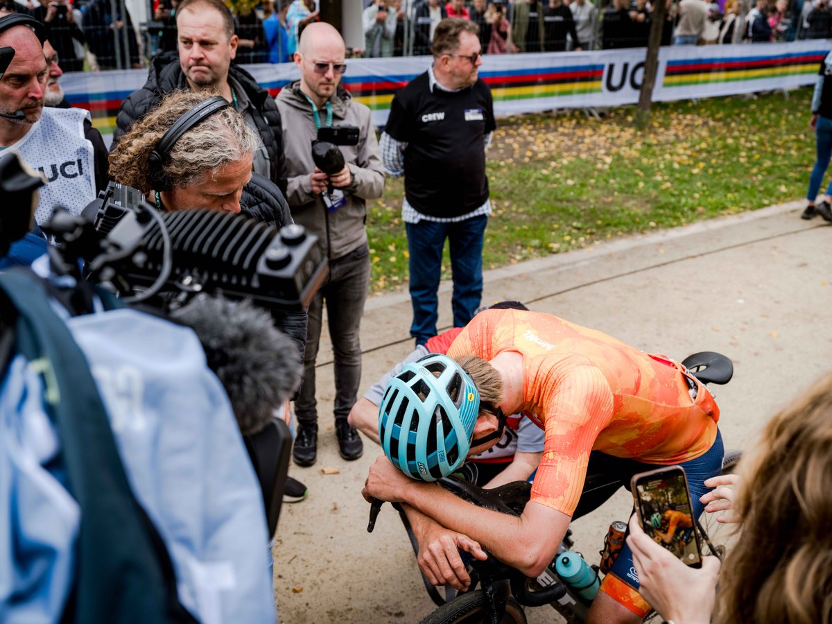 Some chase the spotlight. Others create their own.

Frits Biesterbos finished second at the UCI Gravel World Championships — just days after being crowned Dutch National Gravel Champion. Proof that big dreams and hard work can rewrite the story.

#FeltBicycles #FeltIsFast