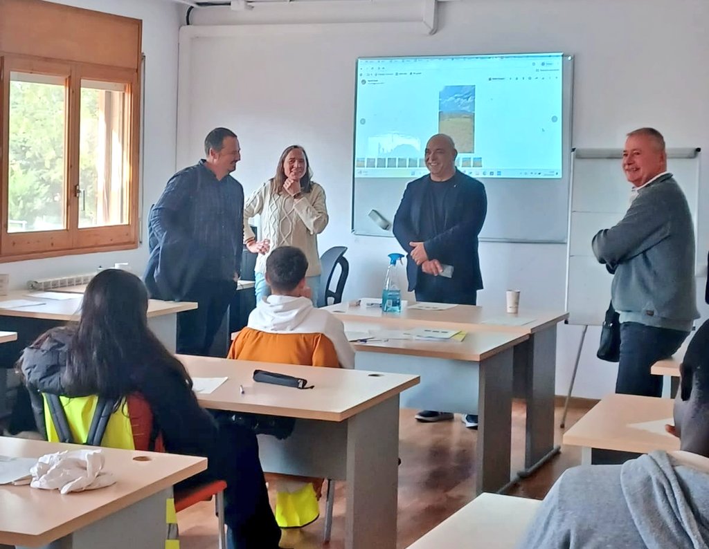 Els diputats <a href="/JJGaliano73/">Joan Galiano</a> i <a href="/m_besora/">Mireia Besora</a> es reuneixen amb la Mancomunitat La Plana per copsar l'impacte del projecte NOE 4.0, impulsat per l'Àrea d’Educació <a href="/diba/">Diputació de Barcelona</a> i la Fundació Albir.

Un projecte que ofereix noves oportunitats educatives i combat l’abandonament escolar prematur. 🎓