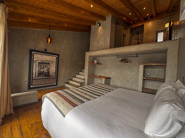 Leaving the big city and creative careers behind, Vera and Cam Camarena's stunning Alentejo getaway is an ode to disconnection... we-heart.com/2025/10/21/qui…