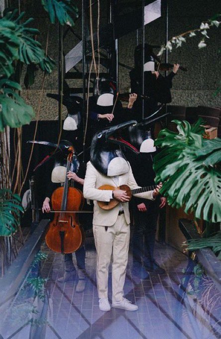 【Penguin Cafe /Rain Before Seven...】
Arthur Jeffesが率いる英アンビエント/室内楽の名グループ、ペンギン・カフェ。
英国独特の楽観主義とウクレレ、クアトロ、メロディカ、バラフォンなど異なる地域のテクスチャーが融合した彼らの理想郷。
morerecords.jp/?pid=174295532