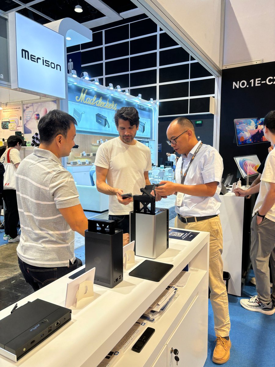 LincplusTech's tweet image. 4 incredible days at #HongKongElectronicsFair 2025! We met creators, partners, and tech lovers at the LincPlus booth, showcased LincStation N &amp;amp; S series, and previewed E1, S2, and LincOS. 
See you next time! 🙌
#LincPlus #LincStation #LincOS #remoteaccess
