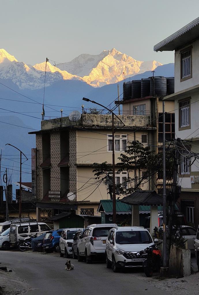 May this Diwali be as glorious as Kanchenjunga's southern face at sunrise 🌄 🪔

Pelling, being just 45 kms away from the peak, is among the closest towns to an 8000m peak.