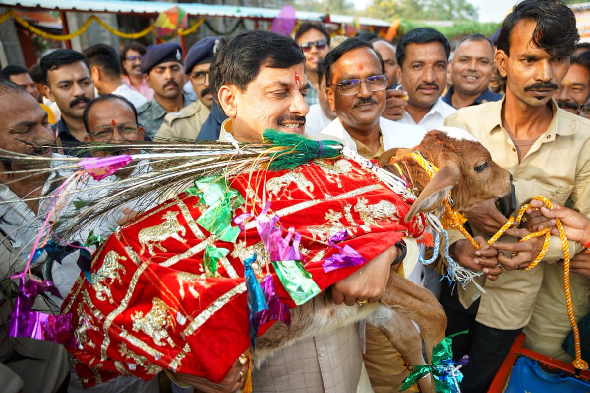 गोवर्धन पूजा सिर्फ एक कर्मकांड नहीं,
यह गाय, प्रकृति और कृषक जीवन का उत्सव है।
मोहान यादव जी ने इसे सरकारी स्तर पर अपनाया —
काश हर राज्य ऐसा करे।
#GovardhanPuja #CultureMatters