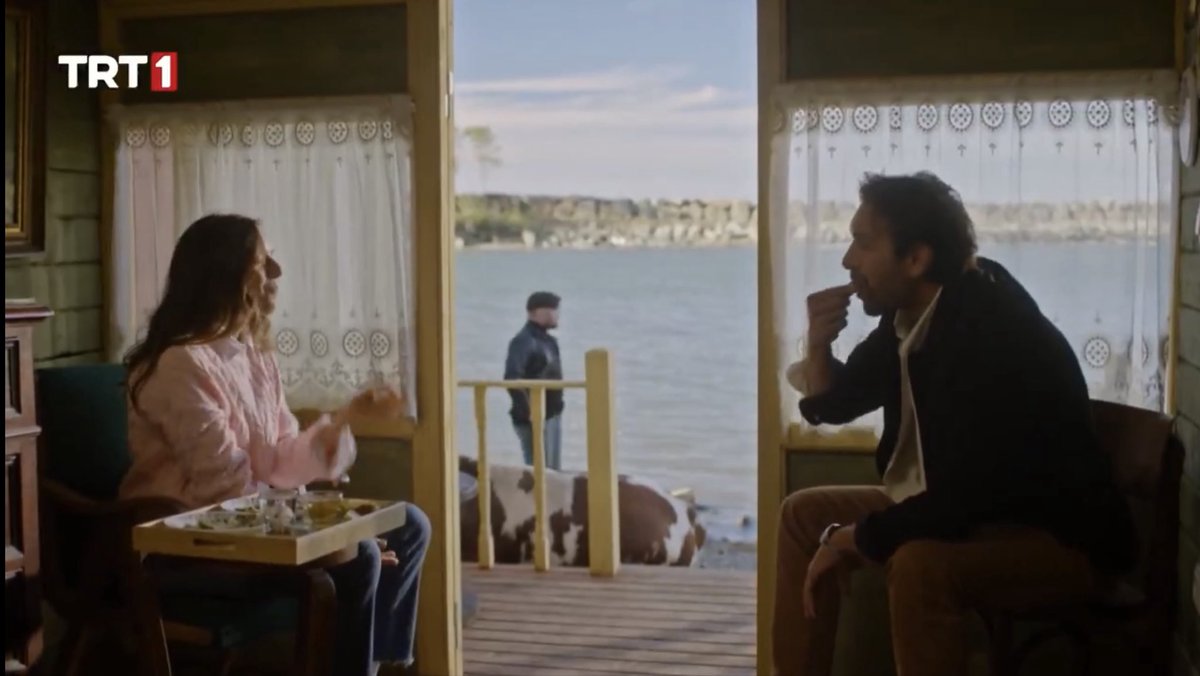 Eleni’nin evcil hayvani Boncuk da kapinin onunde 🤣😍

#tasacakbudeniz #esdil #orel #boncuk