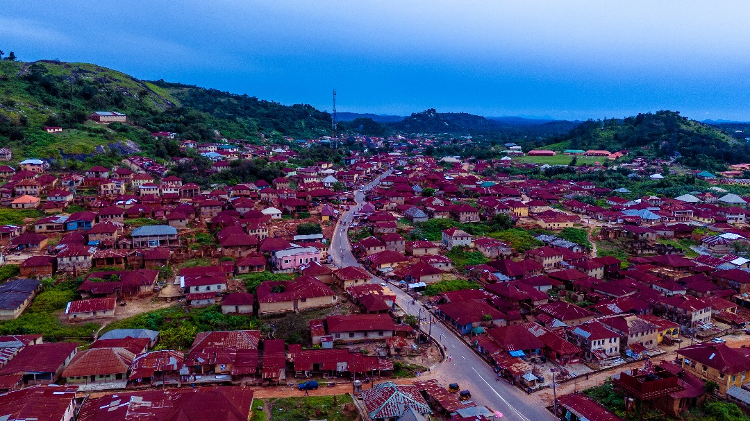 EkitiArshavin's tweet photo. The newly completed Ikere–Ilawe Road stands as another milestone of Governor Biodun Oyebanji’s commitment to infrastructure development in Ekiti State. The project, billed for commissioning today, promises to ease transportation and boost economic activities.

#BAOatWork https://t.co/c1VXJGqXmH