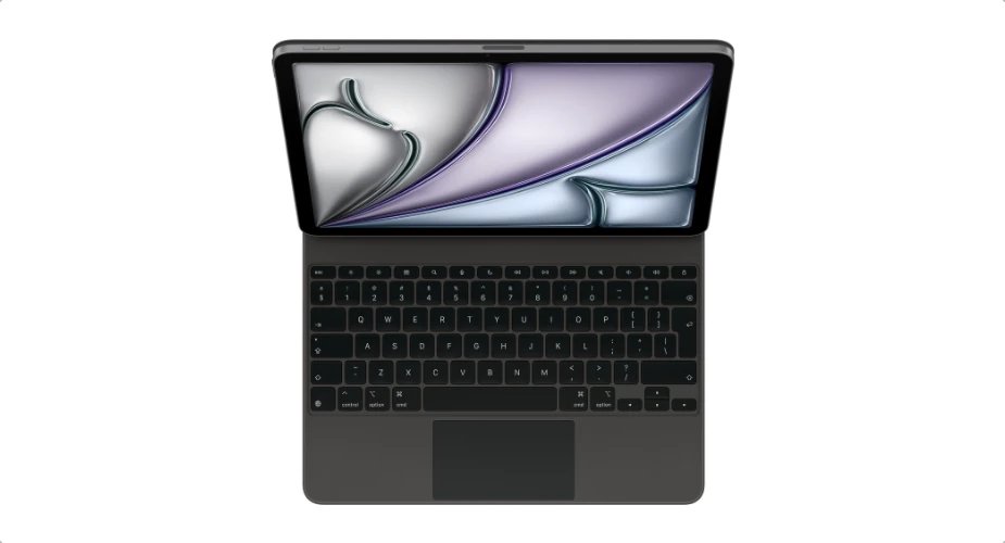 KomputerpcP's tweet image. komputerpc.pl/index.php/stro…

Czarna Magic Keyboard dla iPad Air: 11&quot;/13&quot;, gładzik szklany, USB-C. Szybki zoom na specs:
- Cena: 1399–1499 zł.
- Funkcje: Wspornik regulowany.
- Debiut: 15.10.2025.
- Kompatybilność: M5 iPad Air.

Dla pro. #MagicKeyboard #iPad #Apple