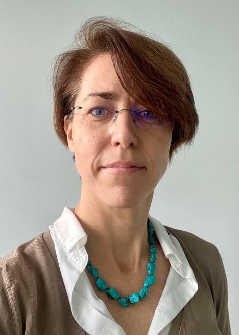 Le manque de courage et de sens de l’honneur de Laurence des Cars et de la responsable de la sécurité du Louvre  Dominique Buffin, qui n’ont pas démissionné après une telle successions d’erreurs et de manquements, en dit très long sur l’état de notre société malade !